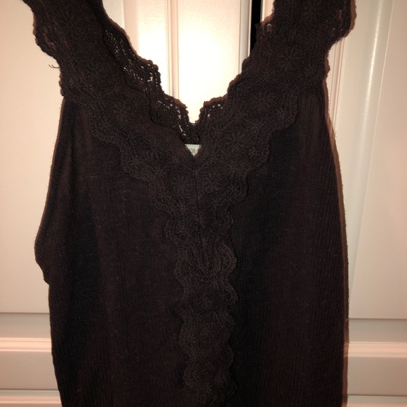 Urban Outfitter’s black cropped tank - Picture 2 of 4